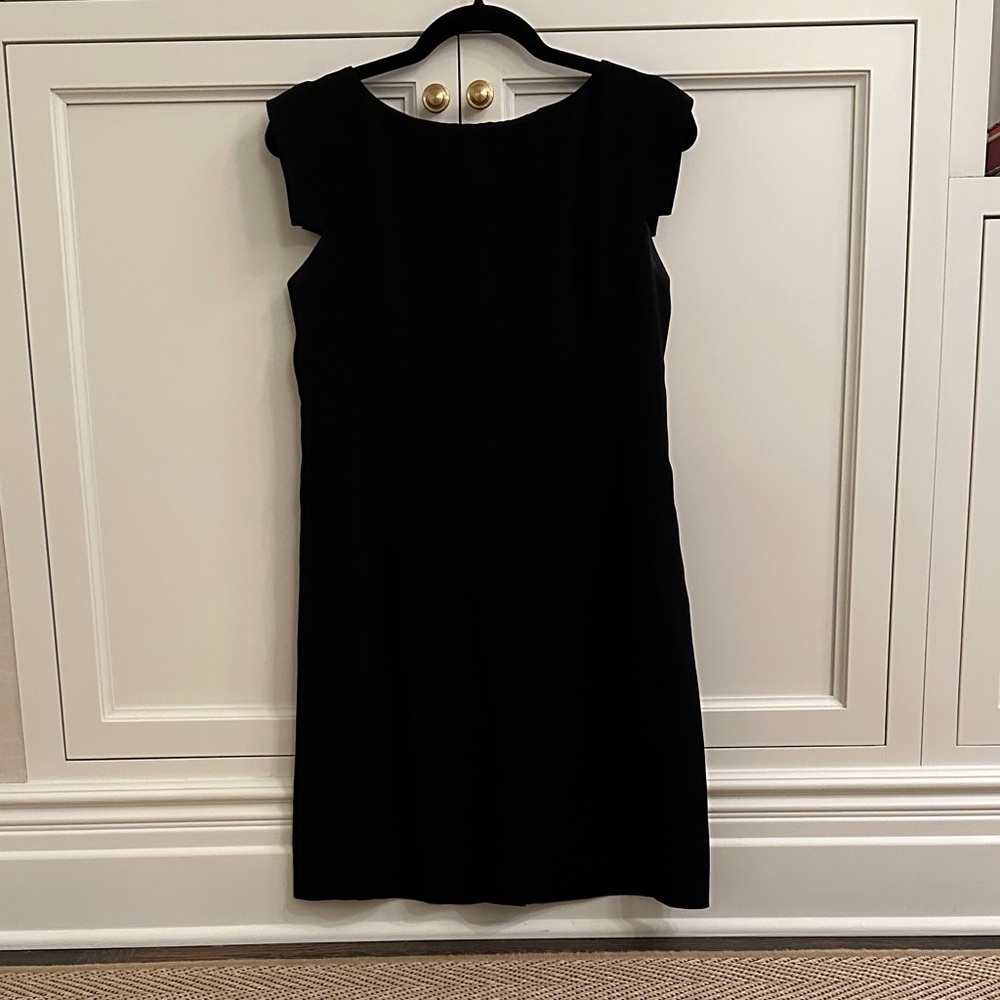 MM. Lafleur Classic Black Cap-Sleeve Shift Dress